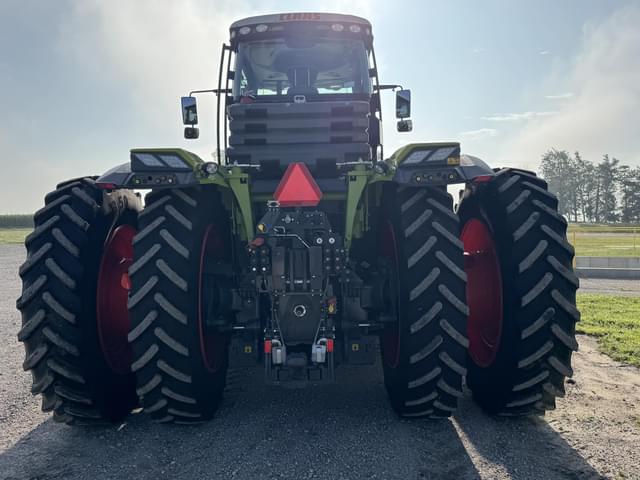 Image of CLAAS Xerion 4500 Trac equipment image 2