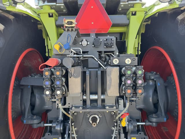 Image of CLAAS Xerion 4500 Trac equipment image 3