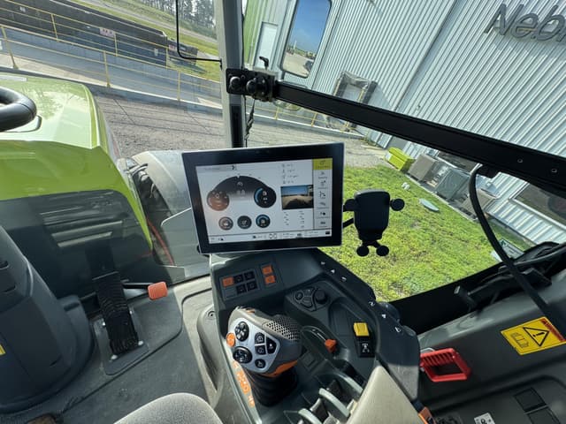 Image of CLAAS Xerion 4500 Trac equipment image 4