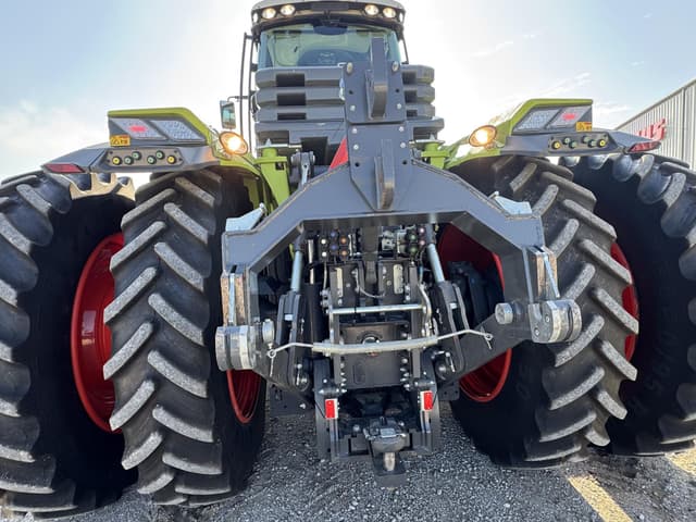 Image of CLAAS Xerion 4500 Trac equipment image 2