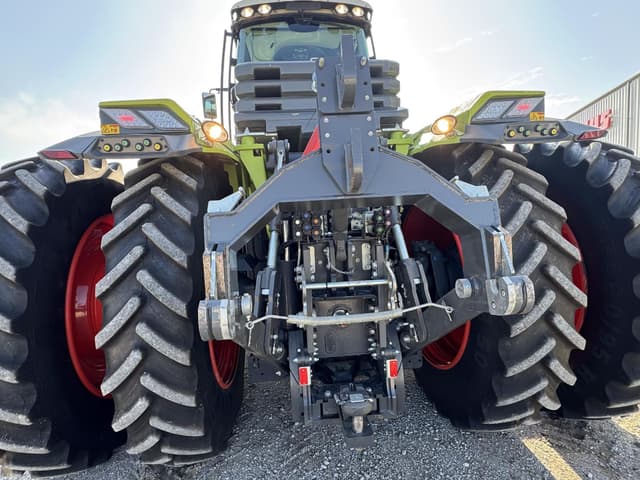 Image of CLAAS Xerion 4500 Trac equipment image 2