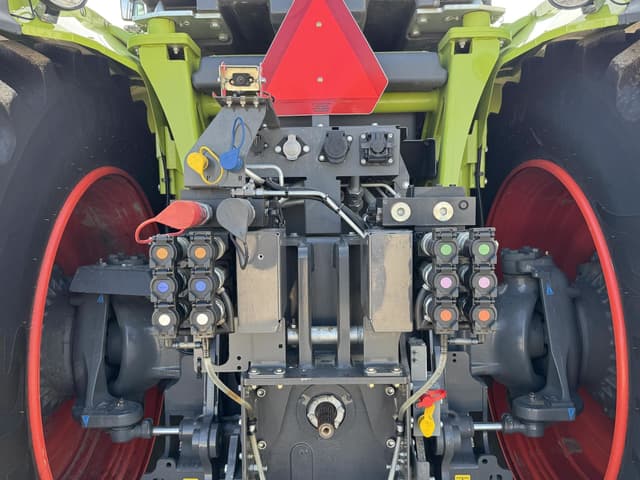 Image of CLAAS Xerion 4500 Trac equipment image 4