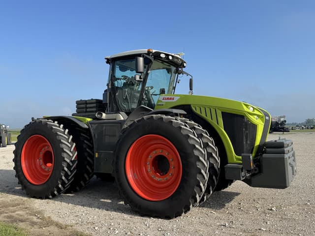 Image of CLAAS Xerion 4500 Trac equipment image 2