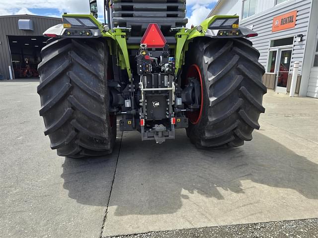 Image of CLAAS Xerion 5000 equipment image 2