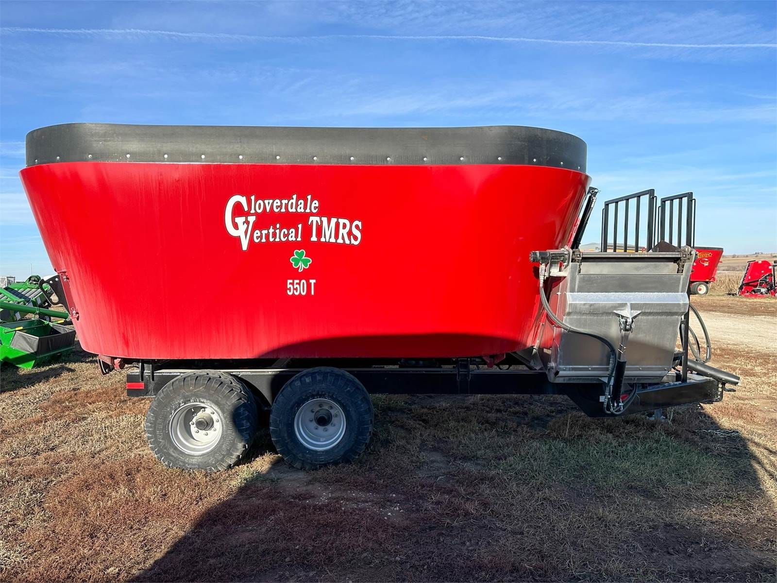 2024 Cloverdale 550T Equipment Image0