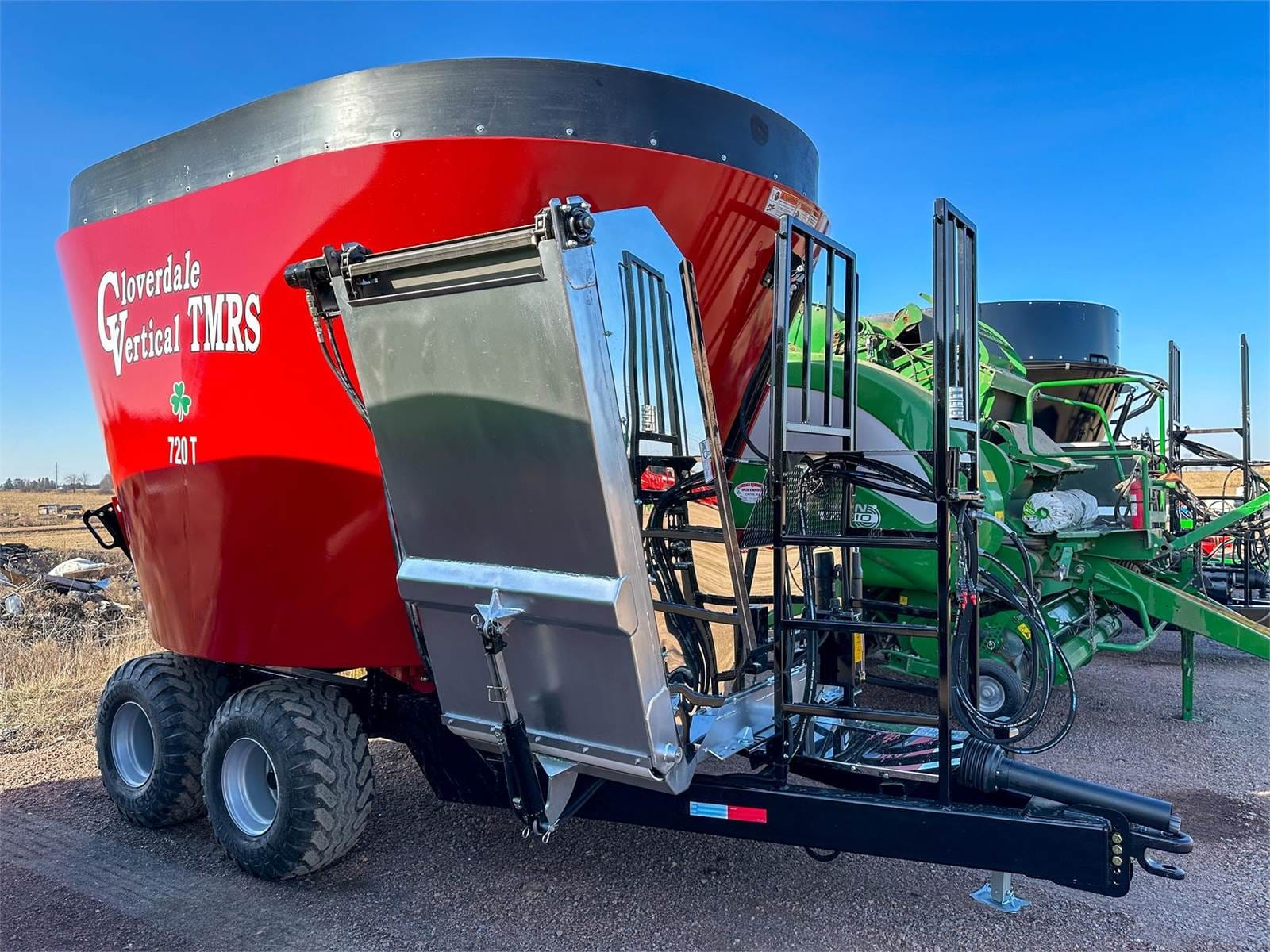 2024 Cloverdale 720T Equipment Image0