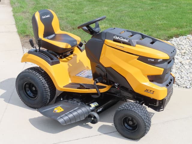 Image of Cub Cadet XT1 LT42 equipment image 1