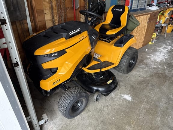 2024 Cub Cadet XT1 LT42 Equipment Image0