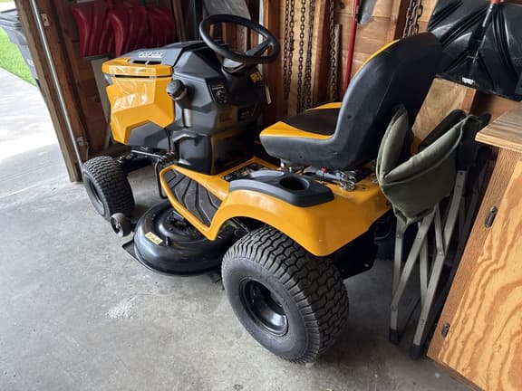 Image of Cub Cadet XT1 LT42 equipment image 1