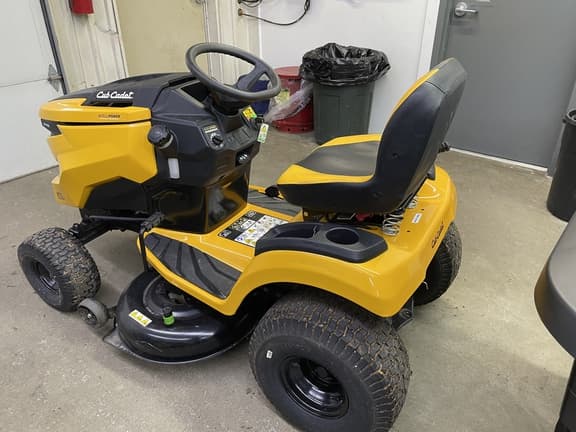 Image of Cub Cadet XT1 LT42 equipment image 4