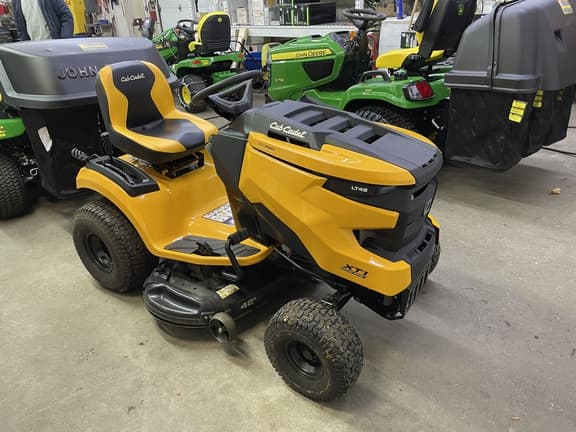 Image of Cub Cadet XT1 LT42 equipment image 2