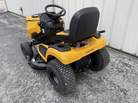 Image of Cub Cadet XT1 LT42 equipment image 4