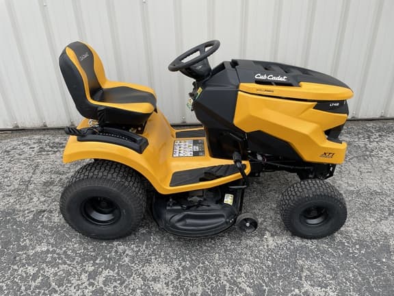 Image of Cub Cadet XT1 LT42 equipment image 3