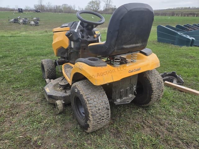 Image of Cub Cadet XT1 LT50 equipment image 4