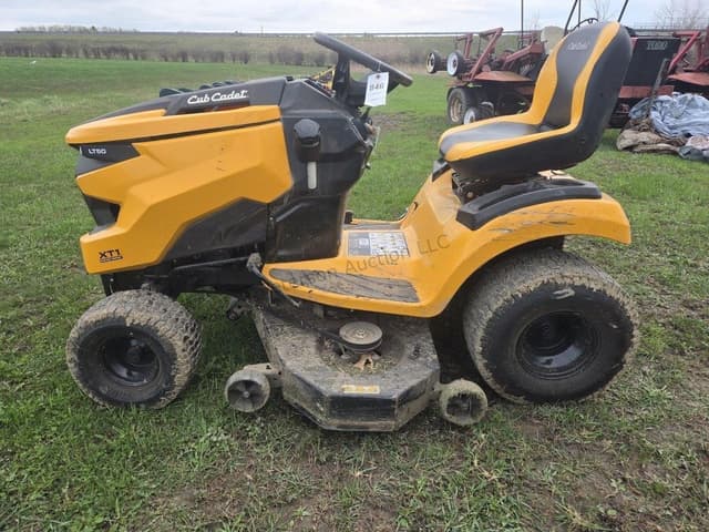 Image of Cub Cadet XT1 LT50 equipment image 3