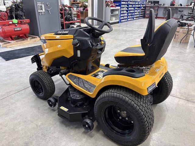 Image of Cub Cadet XT2 SLX50 equipment image 2