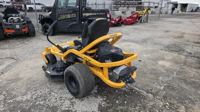 Image of Cub Cadet Ultima ZT2 equipment image 2