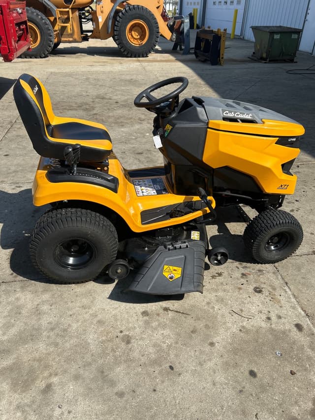 Image of Cub Cadet XT1 LT46 equipment image 1