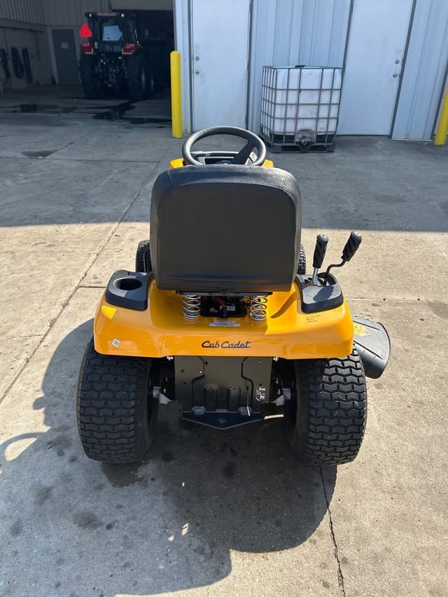 Image of Cub Cadet XT1 LT46 equipment image 2
