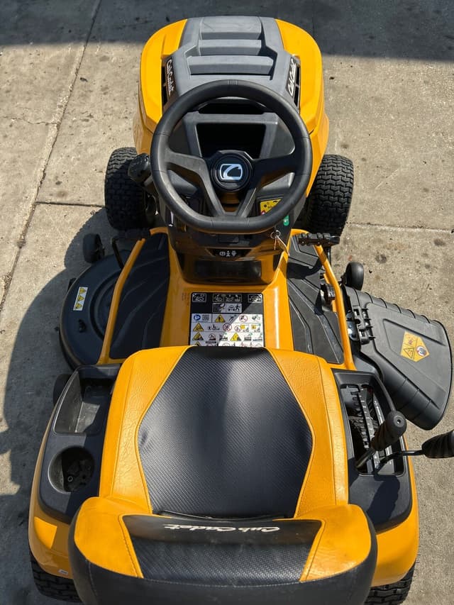 Image of Cub Cadet XT1 LT46 equipment image 4