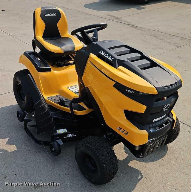 Image of Cub Cadet XT1 LT50 equipment image 2