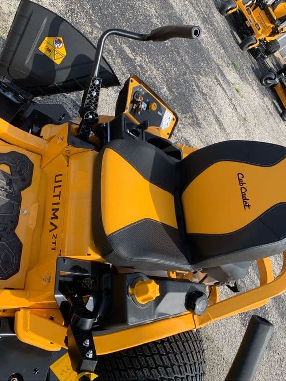 Image of Cub Cadet Ultima ZT1 equipment image 4