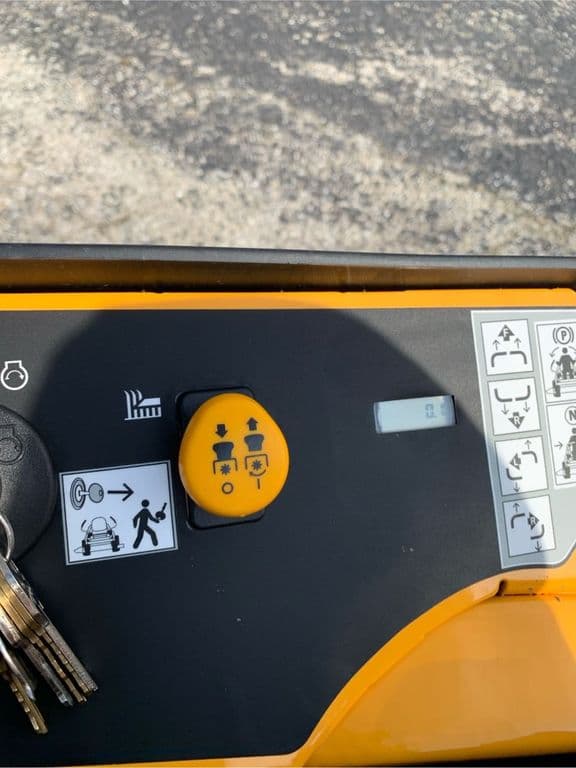 Image of Cub Cadet Ultima ZT1 equipment image 3