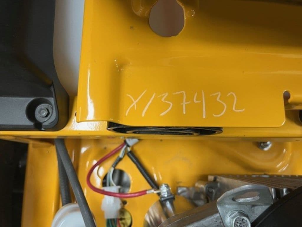 Image of Cub Cadet Ultima ZT2 Image 1