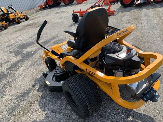 Image of Cub Cadet Ultima ZT2 equipment image 4