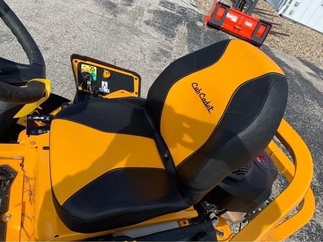 Image of Cub Cadet Ultima ZTS1 equipment image 2