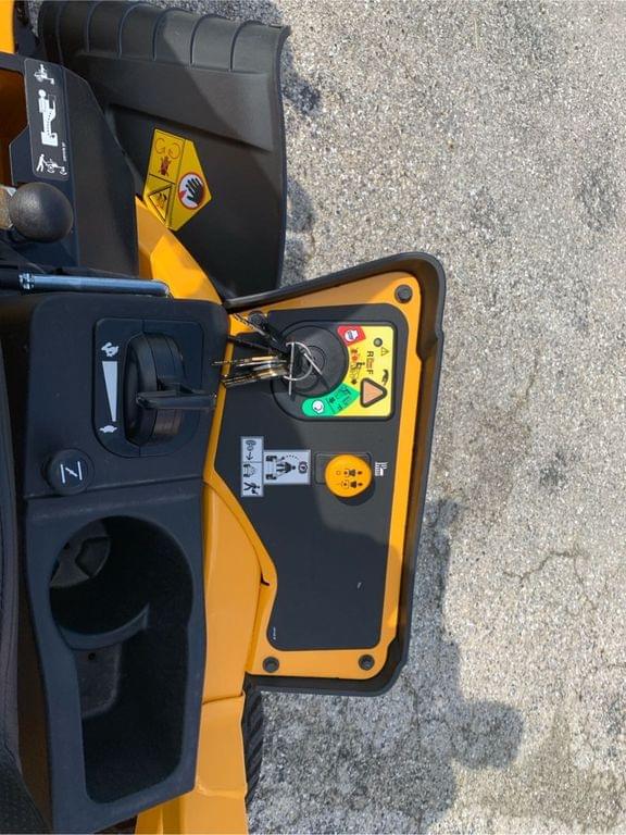 Image of Cub Cadet Ultima ZTS1 equipment image 3