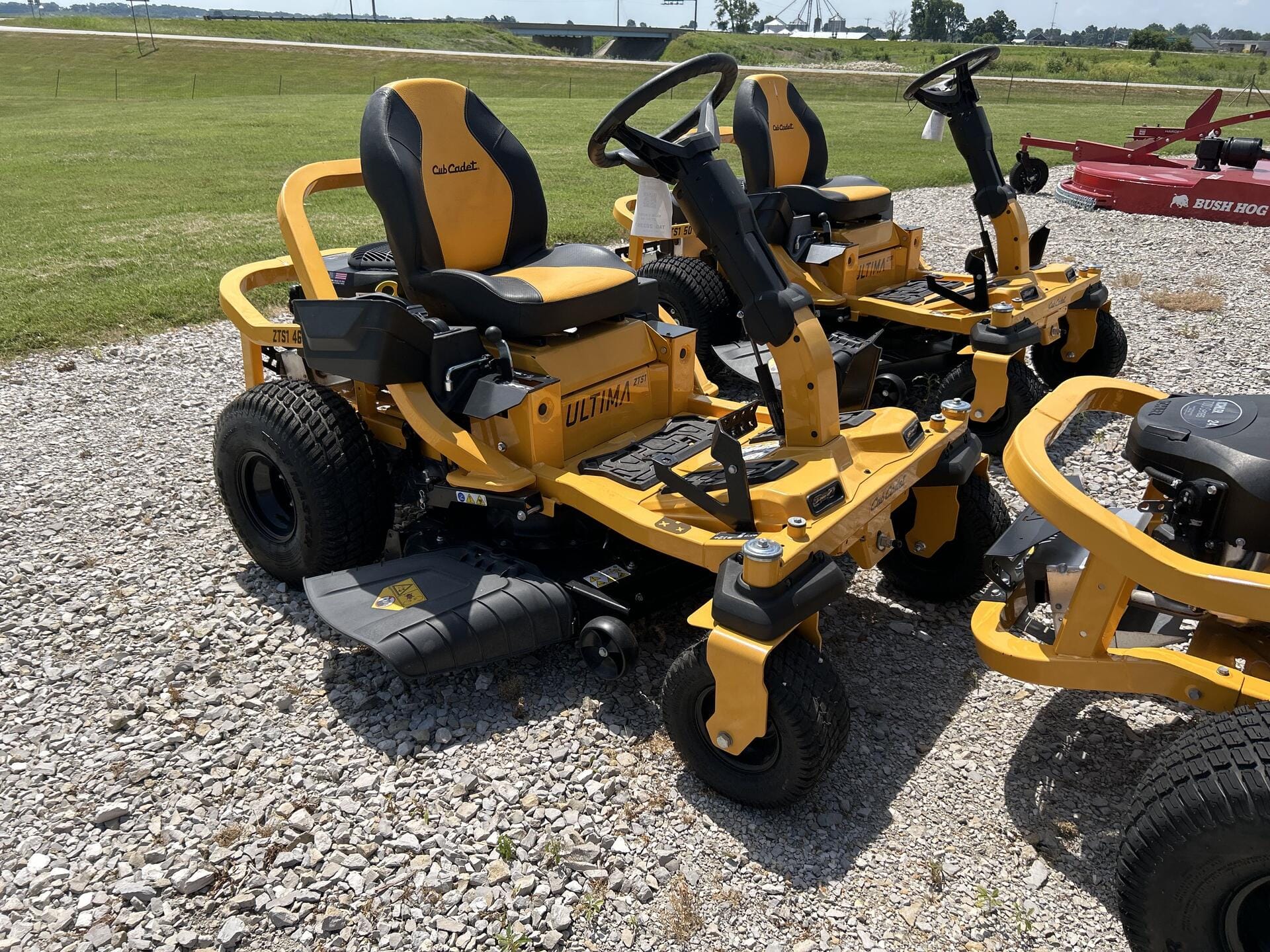 2024 Cub Cadet Ultima ZTS1 Equipment Image0
