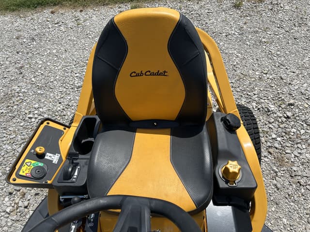 Image of Cub Cadet Ultima ZTS1 equipment image 3
