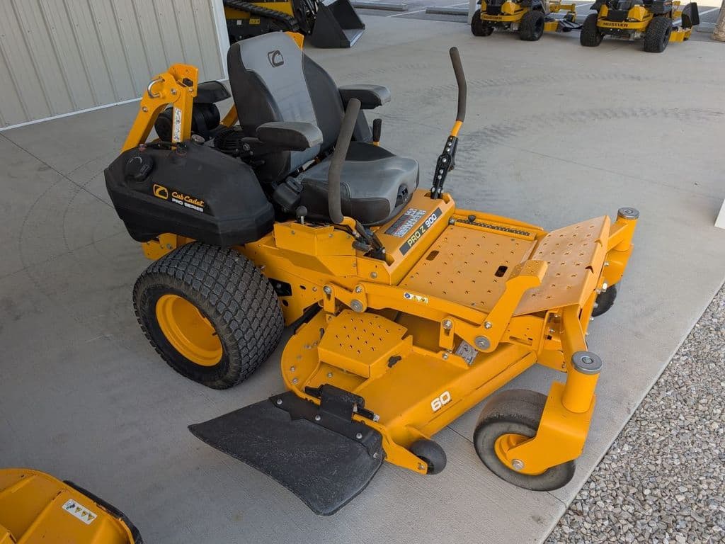 Image of Cub Cadet Pro Z 760L Image 1