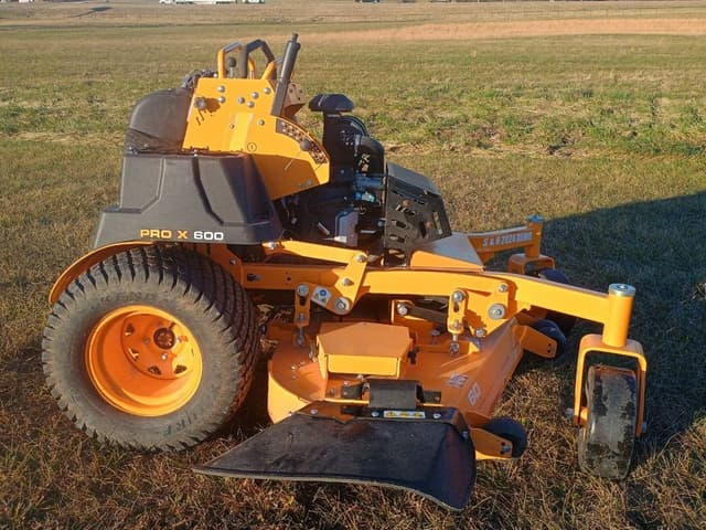 Image of Cub Cadet PRO X600 equipment image 2
