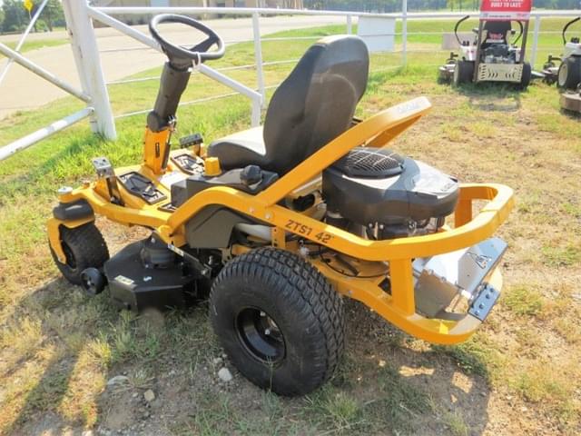 Image of Cub Cadet Ultima ZTS1 equipment image 1