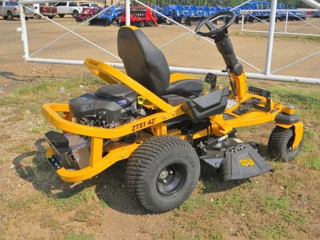 Image of Cub Cadet Ultima ZTS1 equipment image 2