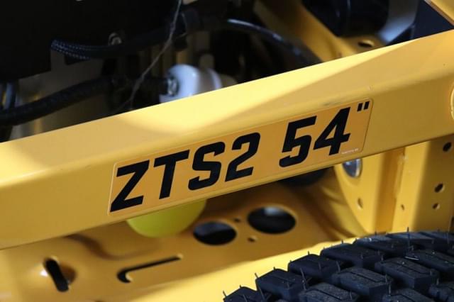 Image of Cub Cadet Ultima ZTS2 equipment image 2