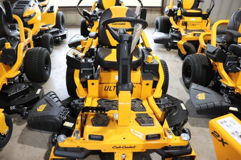 2024 Cub Cadet Ultima ZTS2 Equipment Image0