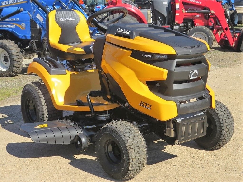 2024 Cub Cadet XT1 LT42 Equipment Image0