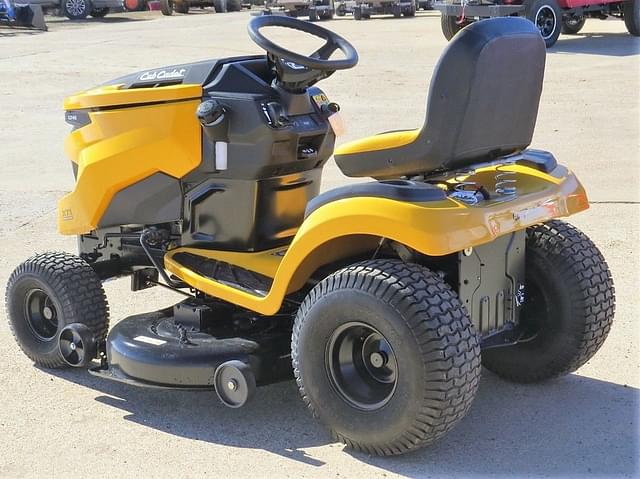 Image of Cub Cadet XT1 LT46 equipment image 4