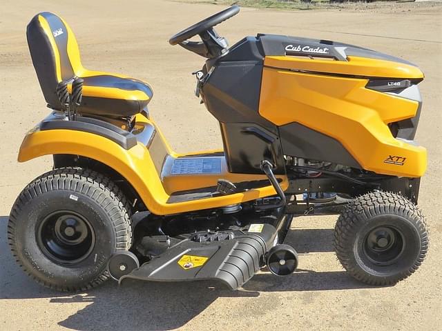 Image of Cub Cadet XT1 LT46 equipment image 3