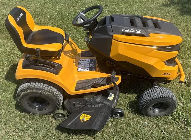 Image of Cub Cadet XT1 LT46 equipment image 2