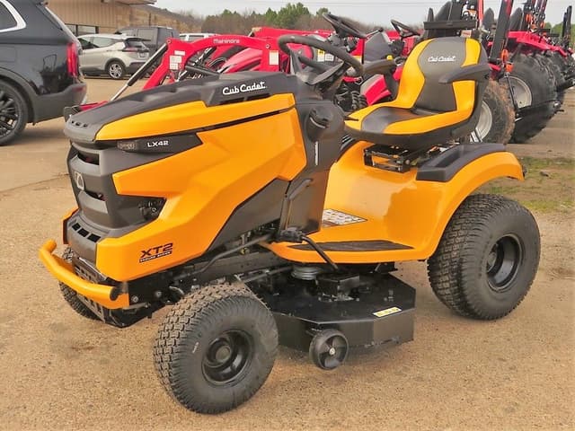 Image of Cub Cadet XT2 LX42 equipment image 2