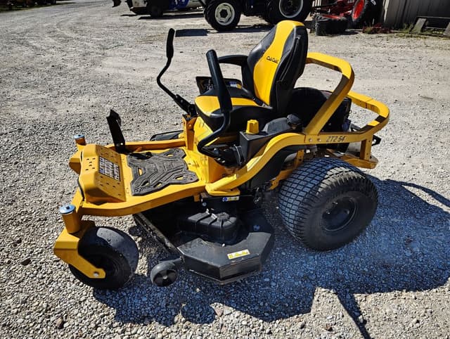 Image of Cub Cadet Ultima ZT2 equipment image 4