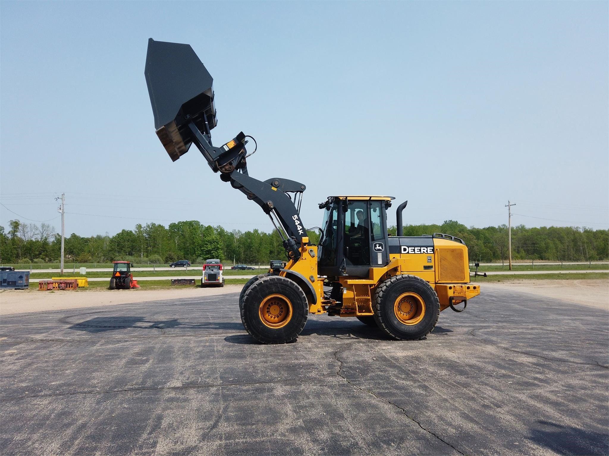 Main image Undetermined Bucket