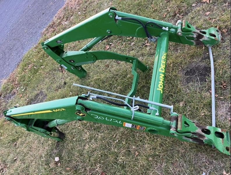 Image of John Deere 440R Image 0