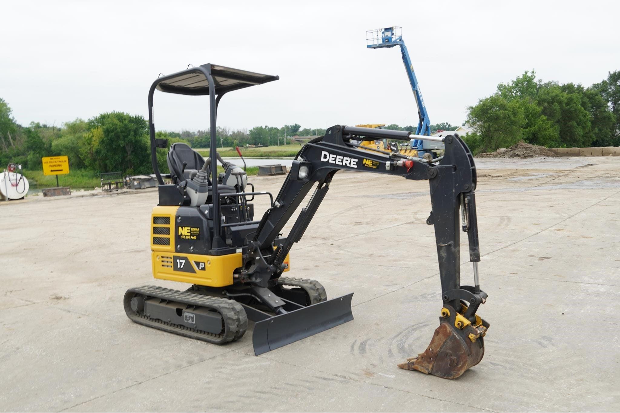 2024 John Deere 17P Equipment Image0