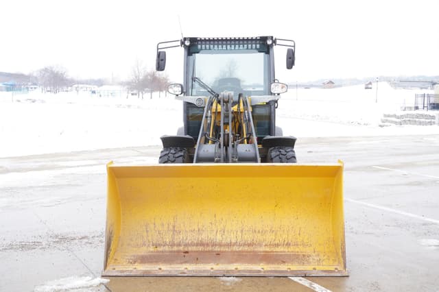 Image of John Deere 204G equipment image 2