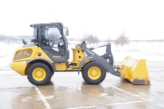 Image of John Deere 204G equipment image 4